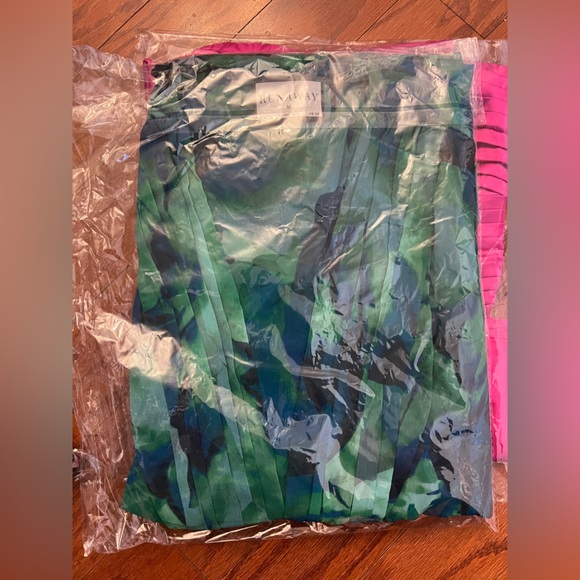 SOLD ☑️Runway the Label MIDI DRESS - GREEN - Picture 7 of 8